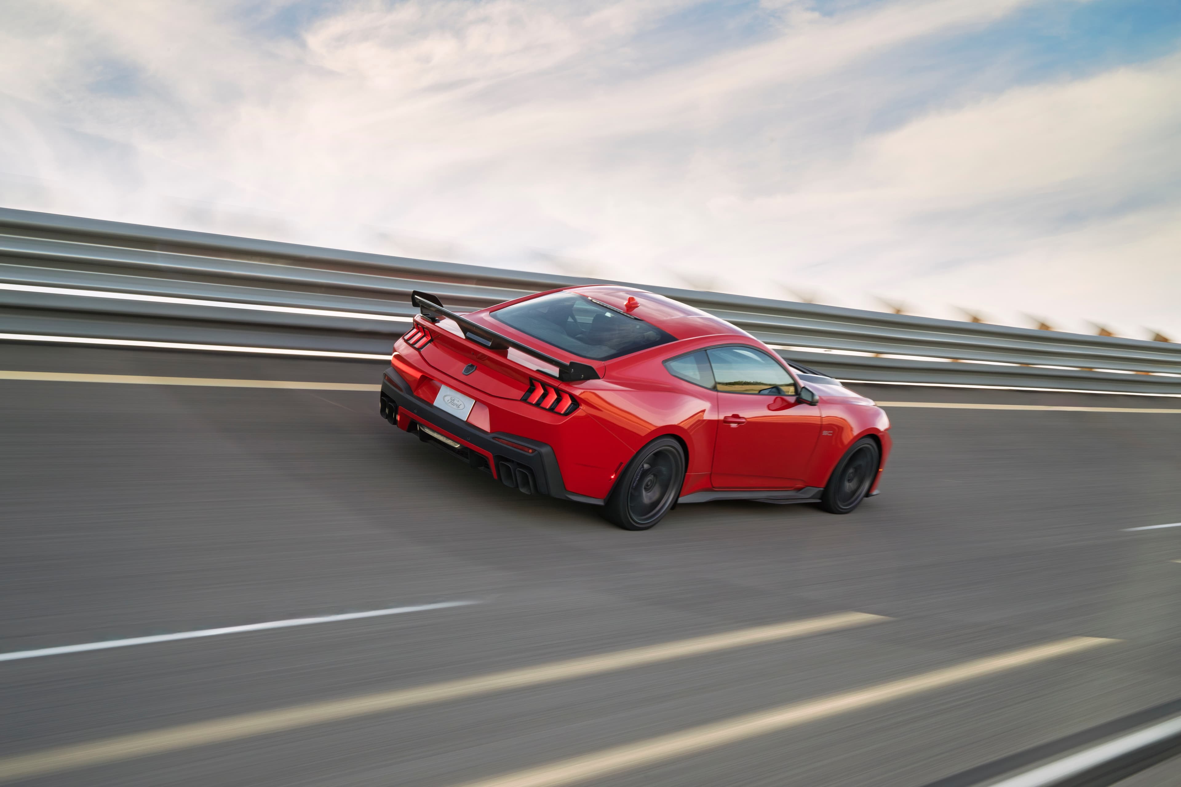 Muestang Dark Horse SC, hecho para correr