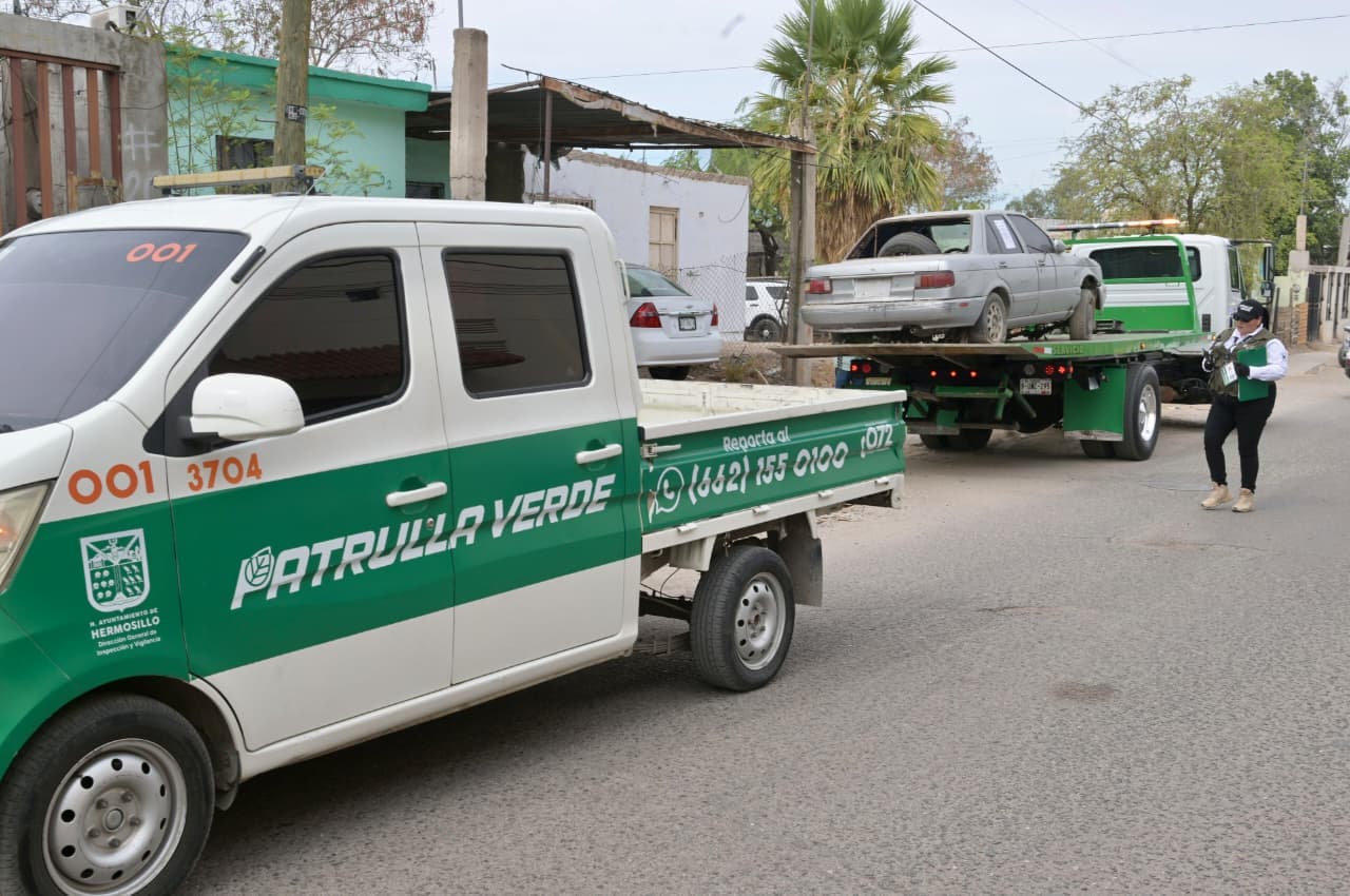 Retiran 195 autos abandonados en vías públicas de Hermosillo