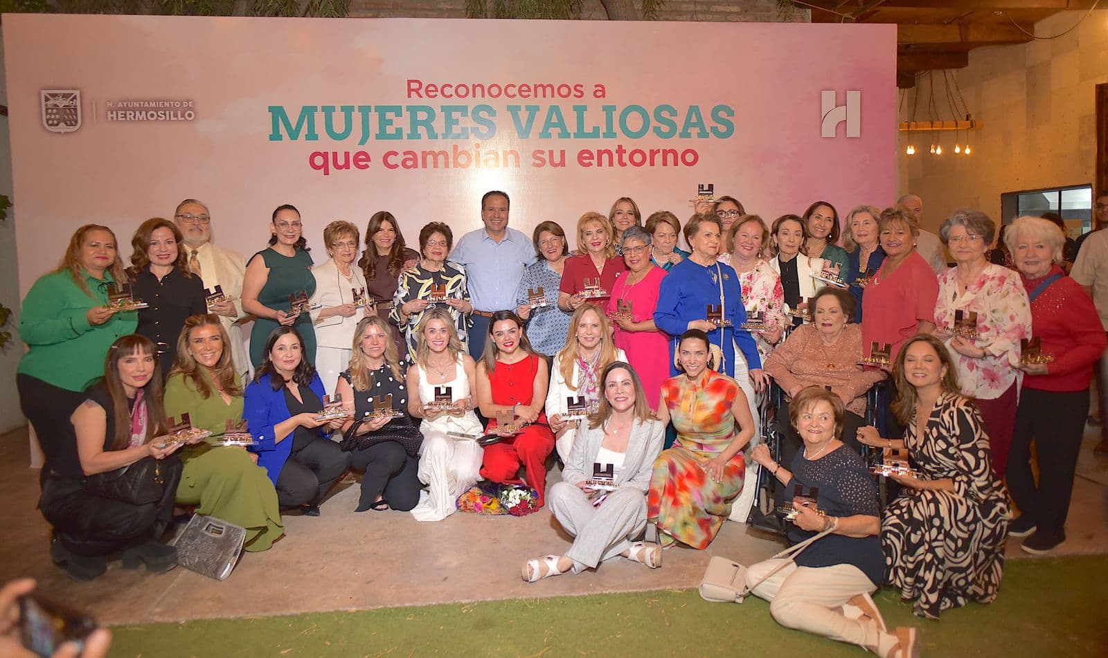 Reconoce Hermosillo a 32 valiosas mujeres