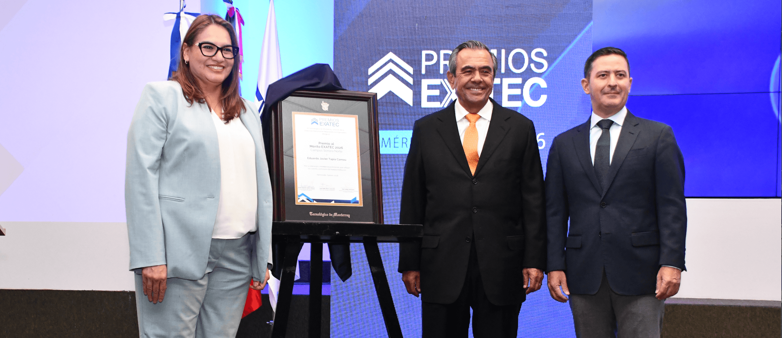 Recibe Javier Tapia Camou Premio ExaTEC al Mérito 2026