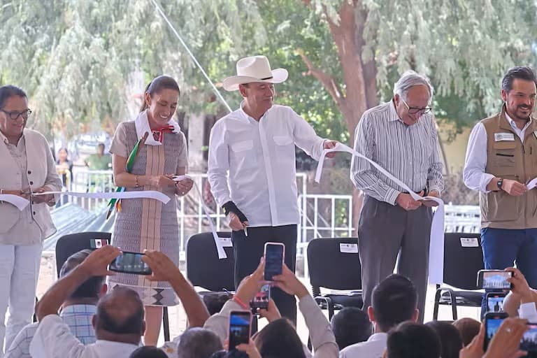 Inaugura IMSS hospital en Vícam