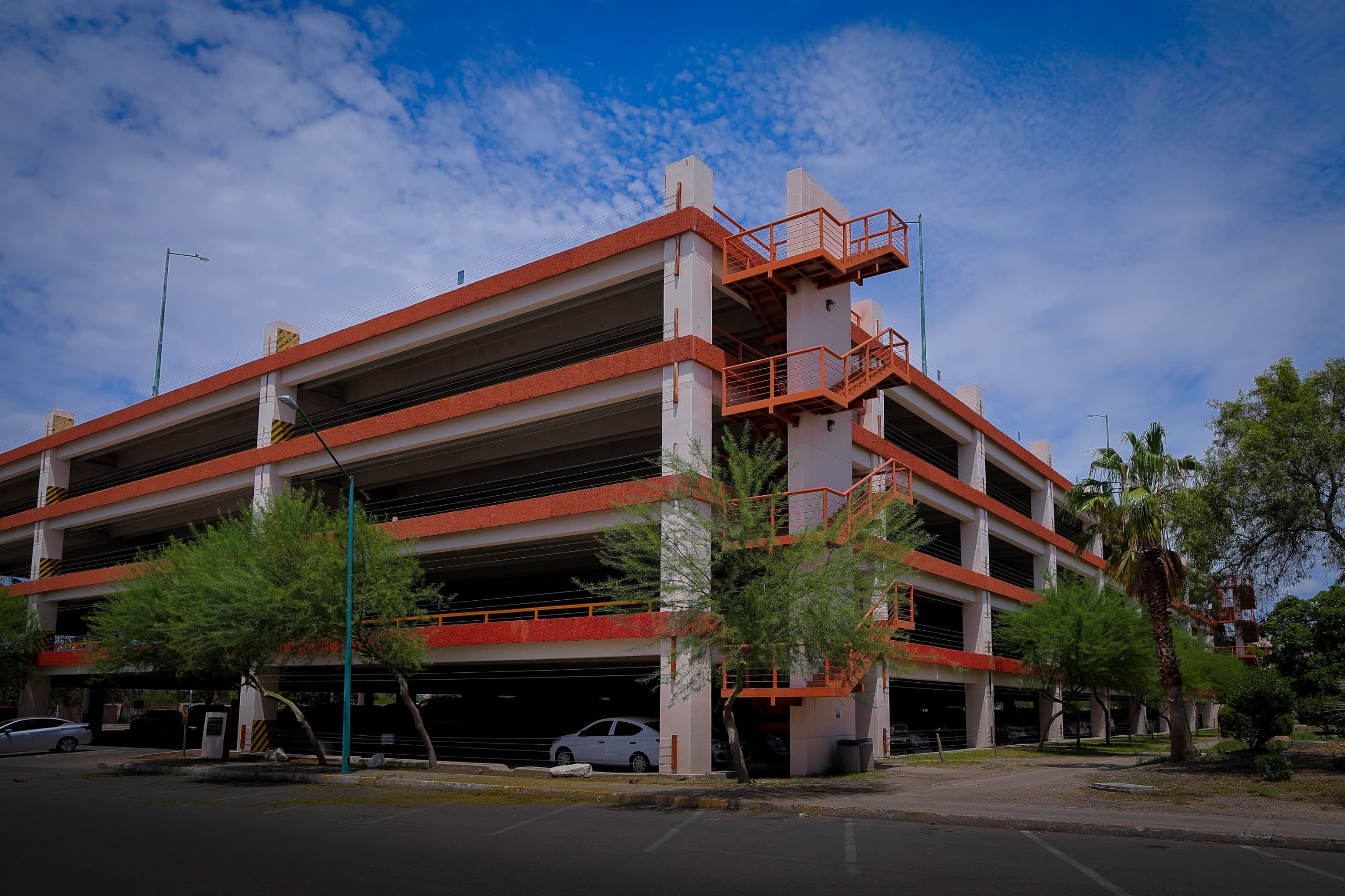 Unison amplía seguridad en multinivel campus Hermosillo